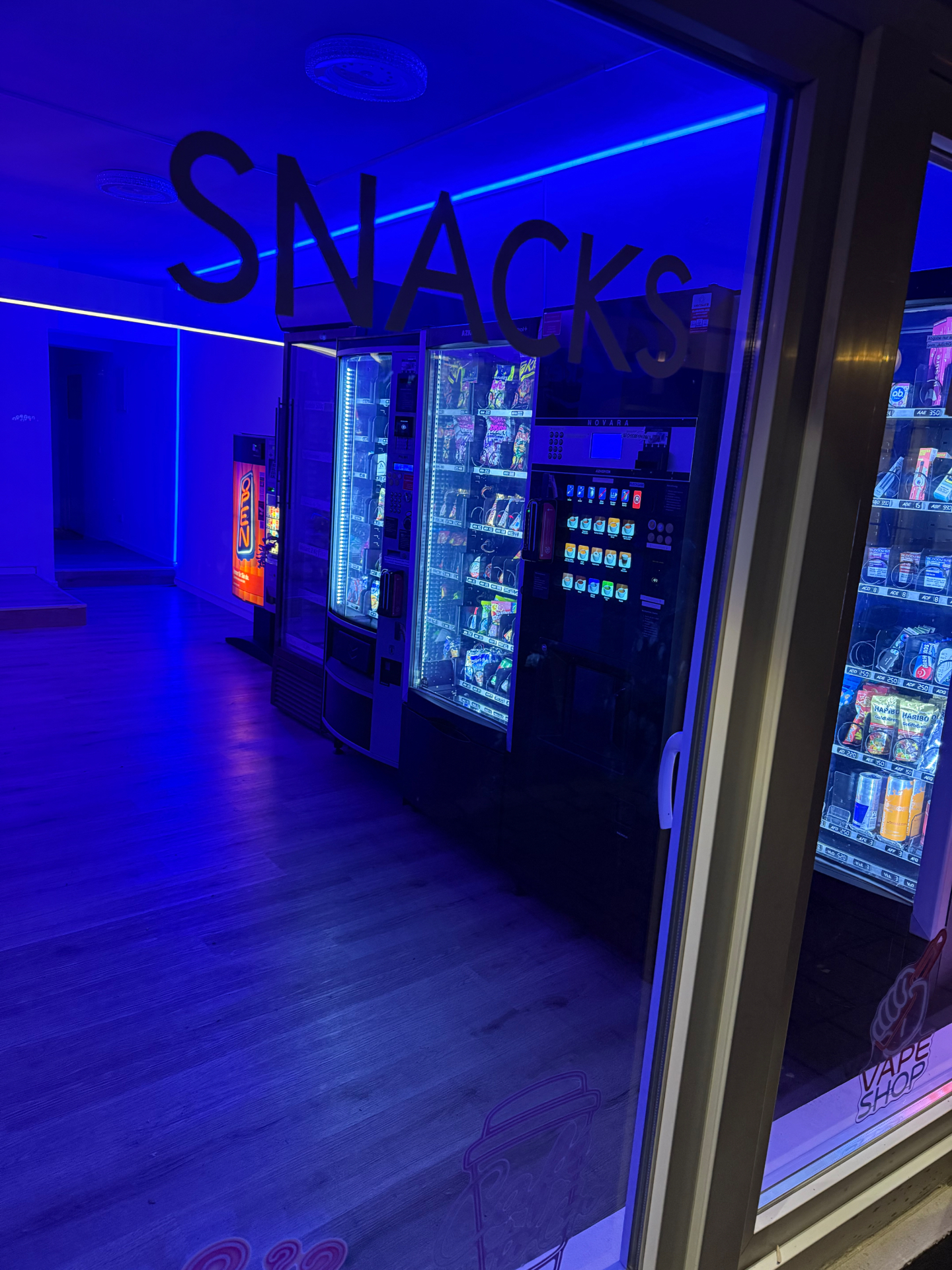 Snacks & Drinks